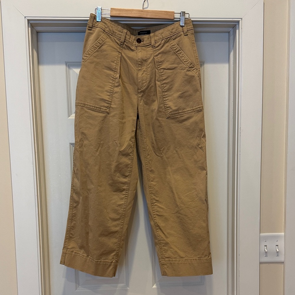 Banana Republic women’s tan wide leg crop chino